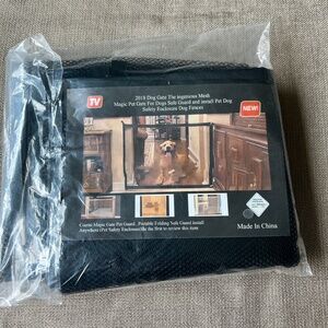 Magic Pet Gate (As Seen on TV) Ingenious Mesh, Portable Dog-Pet Gate NEW